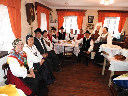 Dane Novak_tretji z leve_skrbnik Borštnikove domačije